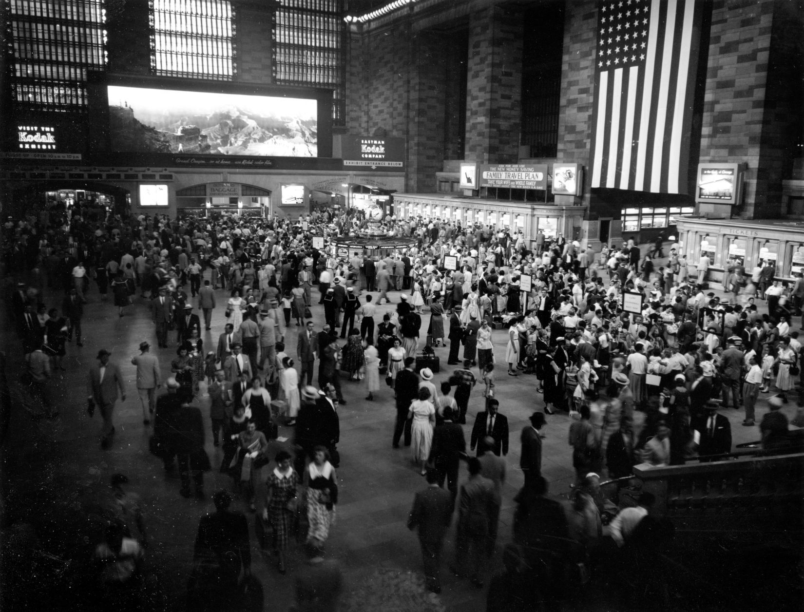 1955: GRAND CENTRAL TERMINAL
